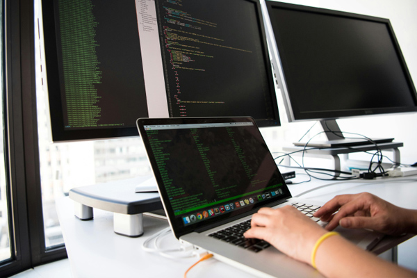 裁斷機批量定制推薦，鹽城市智成機械制造有限公司技術(shù)精湛，品質(zhì)優(yōu):裁斷機
